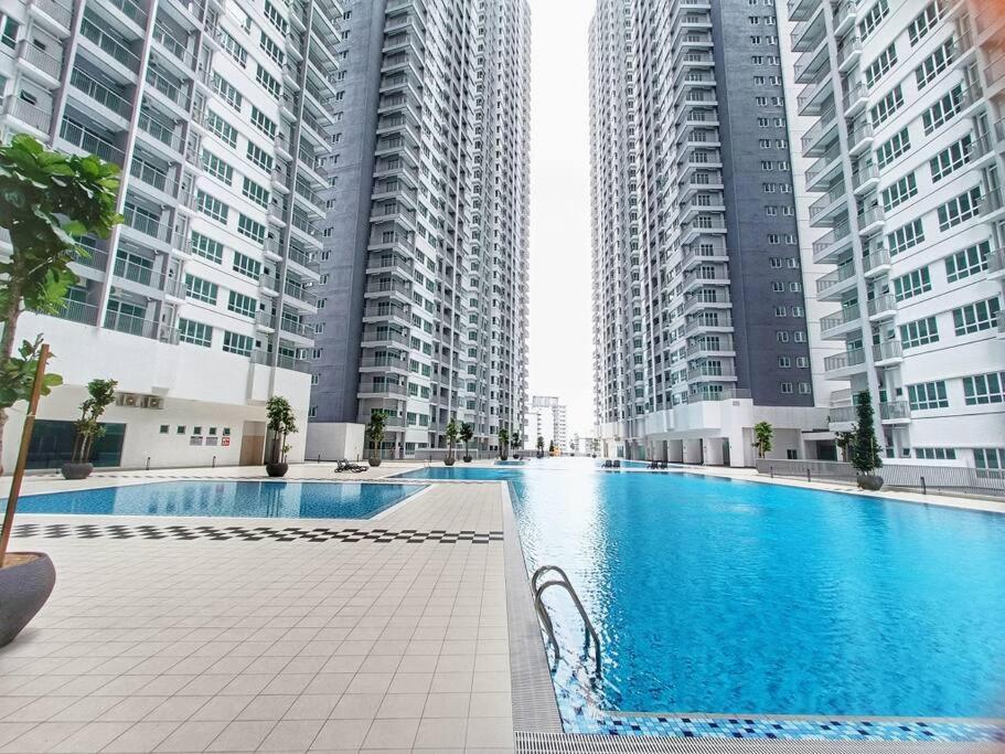 Pangsapuri Township Homey For 8-10pax At Kl *